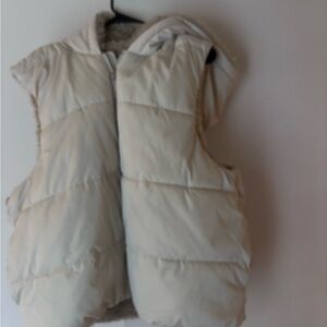 Universal Thread Women's Cream Puffer Vest